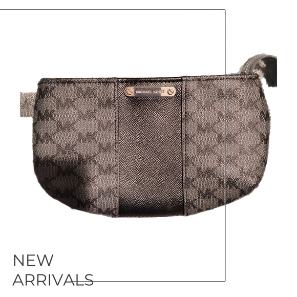 Michael Kors Belt Bag. - Picture 3 of 5